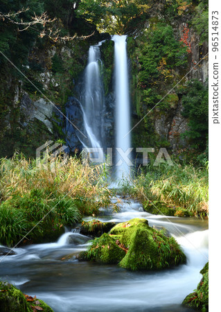 Hattan Falls (Kannabe Valley) [Hidaka Town, Toyooka City, Hyogo Prefecture] 96514873