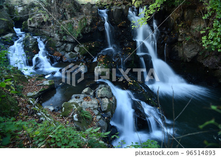 Tawara Falls (Kannabe Valley) [Hidaka Town, Toyooka City, Hyogo Prefecture] 96514893