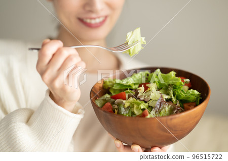 Woman eating salad 96515722