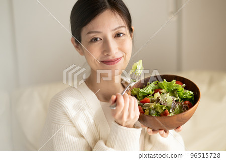 Woman eating salad Woman eating salad 96515728