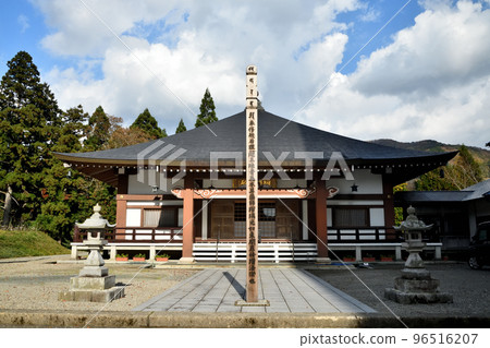 Choraku-ji Temple [Tajima Daibutsu] (main hall) [Kasumi Ward, Kami-cho, Mikata-gun, Hyogo Prefecture] 96516207