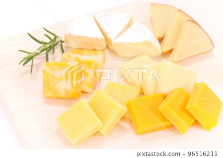 什錦奶酪開胃小菜淺色背景豪達紅切達卡門培爾奶酪 96516211