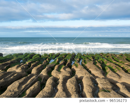 在新北市石門區的老梅綠石槽 96516273