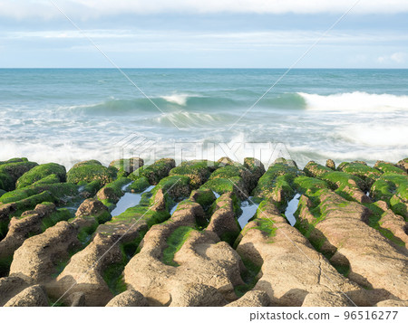 在新北市石門區的老梅綠石槽 96516277