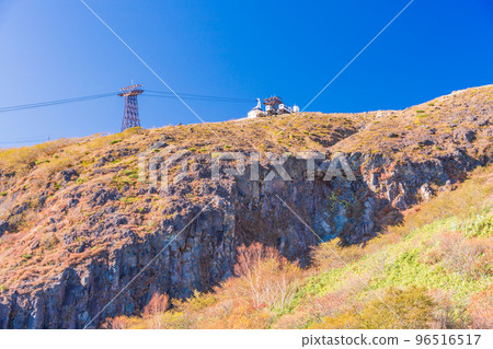 （栃木縣）在那須纜車山頂站附近，秋日晴朗的那須山（茶臼山） 96516517