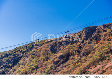(栃木縣)秋日晴朗的那須山(茶臼山) 那須索道的纜車 (栃木縣)秋日晴朗的那須山(茶臼山) 那須索道的纜車 96516660