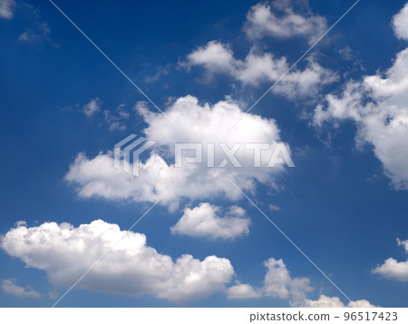  藍天和雲彩 96517423