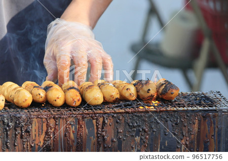 Baked dango dumplings with soy sauce sauce Baked dango dumplings with soy sauce sauce 96517756