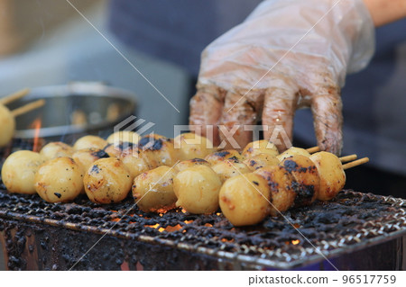 Baked dango dumplings with soy sauce sauce Baked dango dumplings with soy sauce sauce 96517759