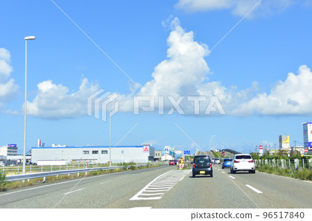 從貫穿新潟縣的國道49號線的車窗望去的風景 96517840