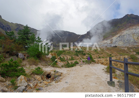 Tsukahara Onsen Crater, a popular tourist spot in Yufu City, Oita Prefecture 96517907