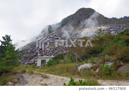 Tsukahara Onsen Crater, a popular tourist spot in Yufu City, Oita Prefecture Tsukahara Onsen Crater, a popular tourist spot in Yufu City, Oita Prefecture 96517908