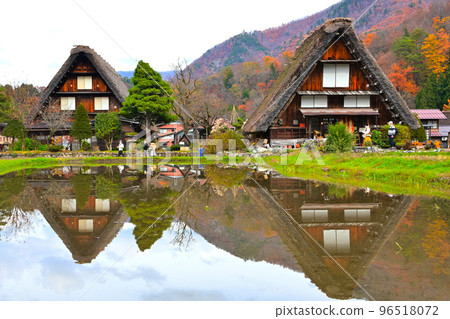 Shirakawa-go in autumn, home of the heart of Japan 96518072
