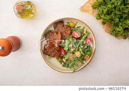Portion of salad with roast beef Portion of salad with roast beef 96518374
