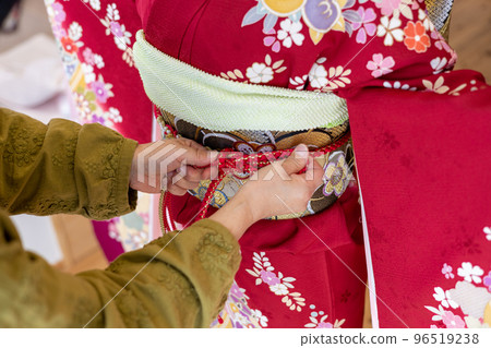 給年輕女人穿長袖 給年輕女人穿長袖 96519238