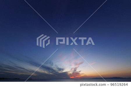 清爽的深秋夜空海面，超廣角，天空為主，221028pm 96519264