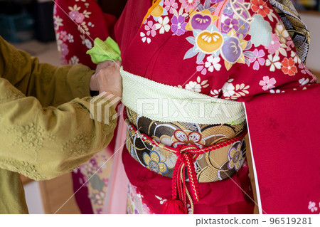 給年輕女人穿長袖 給年輕女人穿長袖 96519281