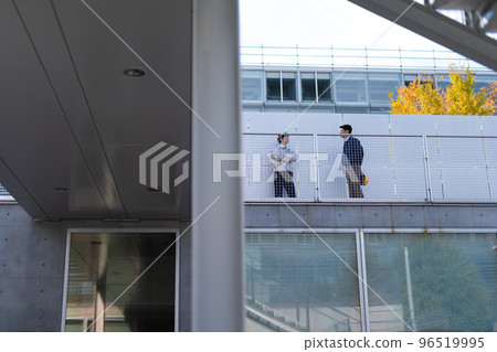 A man in his thirties wearing work clothes 96519995