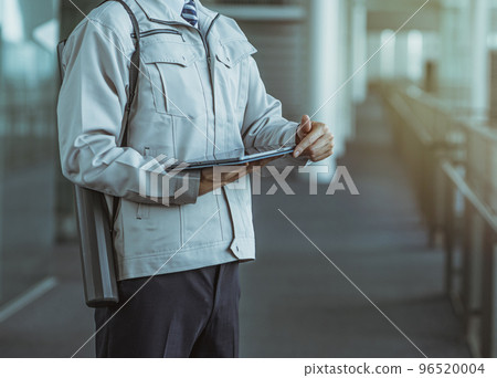 三十多歲穿工作服的男人 三十多歲穿工作服的男人 96520004