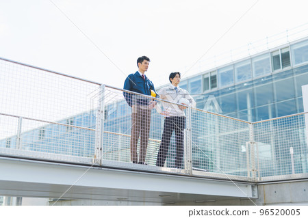 三十多歲穿工作服的男人 三十多歲穿工作服的男人 96520005