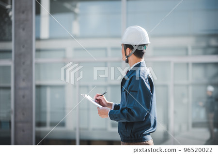 A man in his thirties wearing work clothes 96520022