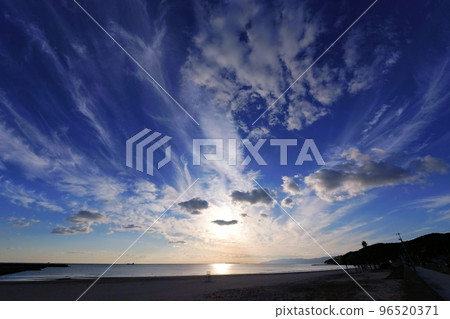 Refreshing late autumn coastal evening view with various clouds spreading all over the sky・Super wide angle・Sky mainly・221029pm 96520371