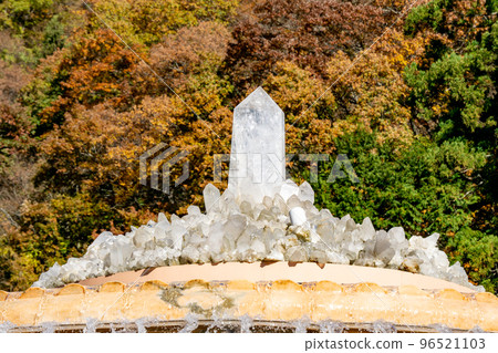 山梨縣昇仙峽的水晶噴泉 山梨縣昇仙峽的水晶噴泉 96521103