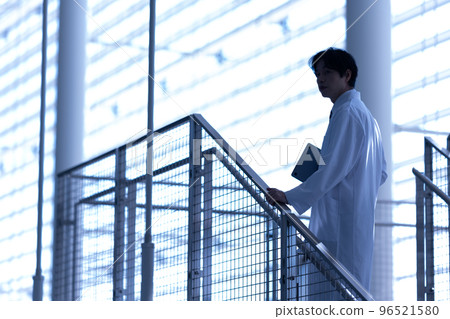 Male staff working in the medical field 96521580
