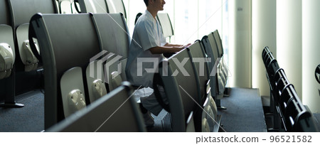 Male staff working in the medical field 96521582