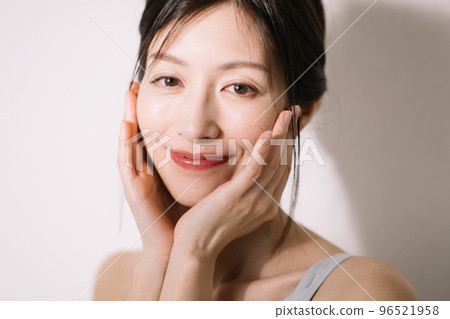 A middle-aged woman who does skin care 96521958
