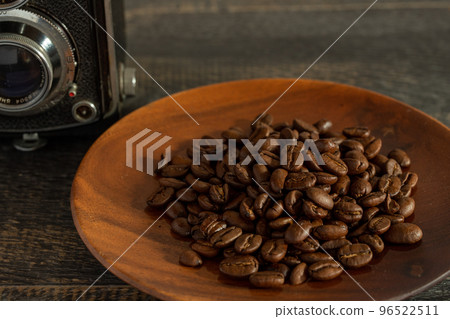 木板上的咖啡豆 木板上的咖啡豆 96522511