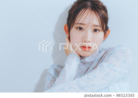 年輕女子的自然美 年輕女子的自然美 96523385