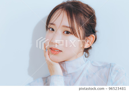 natural beauty of young woman 96523481