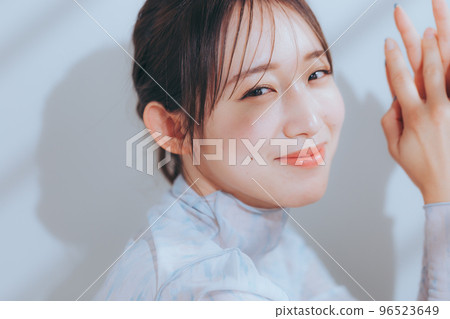 年輕女子的自然美 96523649