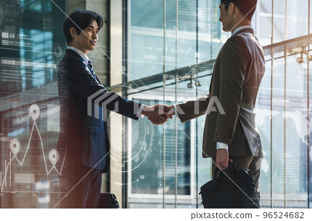 握手的兩個商人 握手的兩個商人 96524682