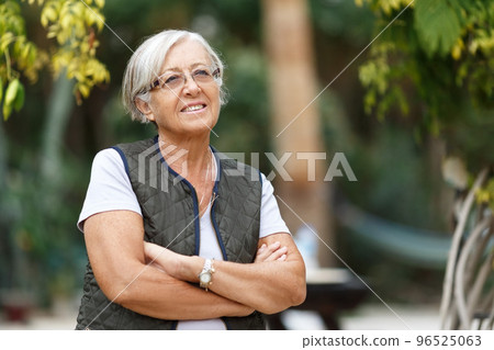 Portrait of beautiful senior woman with white hair 96525063