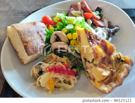 Cafe style deli plate lunch Cafe style deli plate lunch 96525121