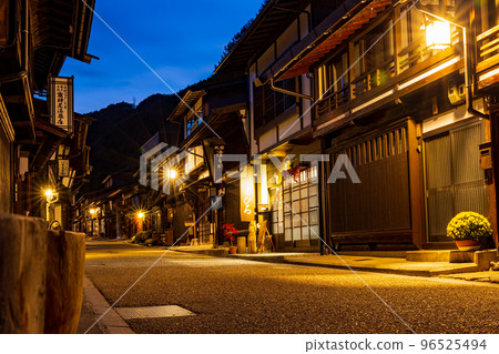 [Nagano Prefecture] Autumn Narai-juku, old townscape in the evening 96525494
