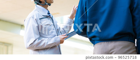 A man in his thirties wearing work clothes 96525718