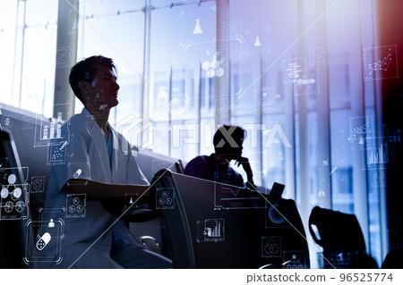 在醫療領域工作的男性員工 96525774