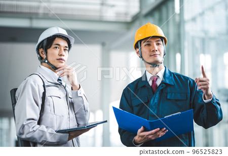 三十多歲穿工作服的男人 96525823
