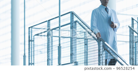 Male staff working in the medical field Male staff working in the medical field 96528254