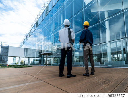 三十多歲穿工作服的男人 三十多歲穿工作服的男人 96528257