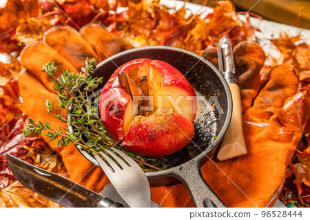 Baked apple Apple baked in the Dutch oven Baked apple Apple baked in the Dutch oven 96528444