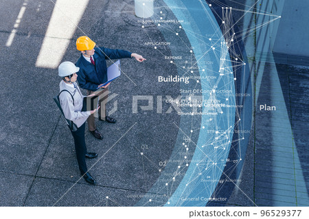 A man in his thirties wearing work clothes (English is a translation of architectural terms) 96529377