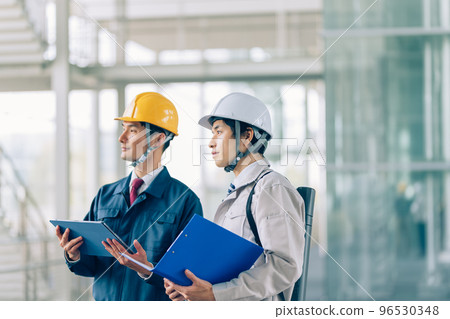 A man in his thirties wearing work clothes A man in his thirties wearing work clothes 96530348