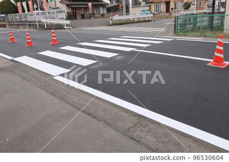 White wire drawing work on the road White wire drawing work on the road 96530604