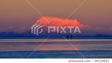 After the sunset of Salar de Uyuni 96530697