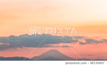 富士山和東京的日落天空 富士山和東京的日落天空 96530807