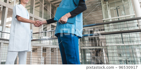 Male staff working in the medical field 96530917